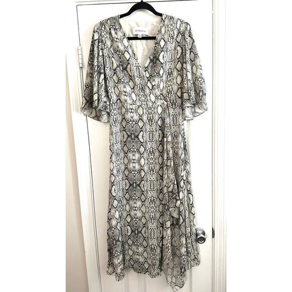 LES REVERIES Beige Python Snake Skin Print Wrap Flutter Sleeve Silk Dress - Sz 0 - Picture 4 of 9